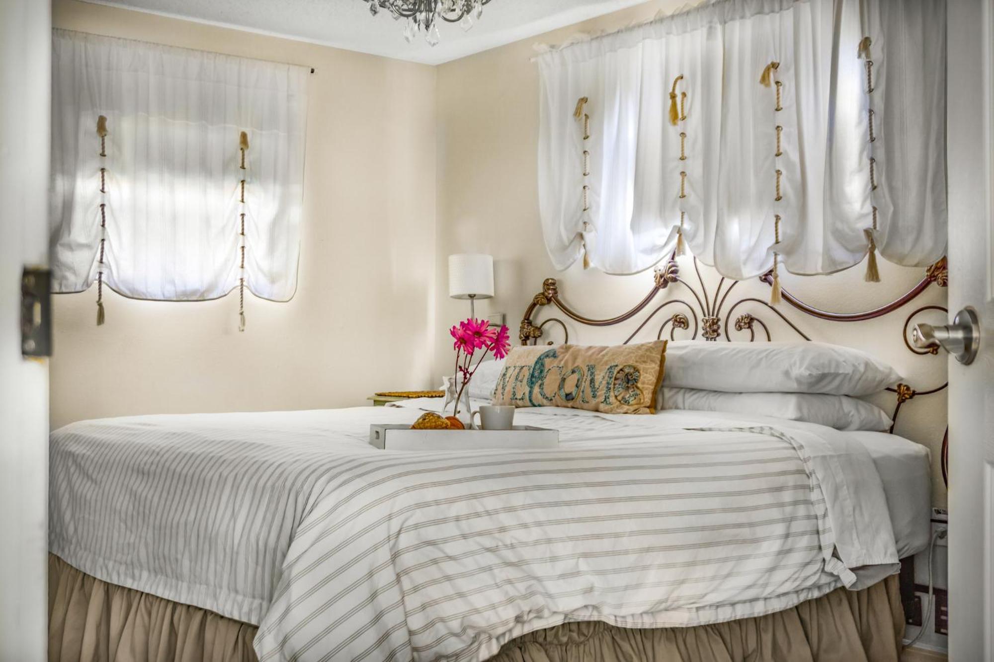 Beach Cottage With Heated Pool Just Off Siesta Key Sarasota Eksteriør billede